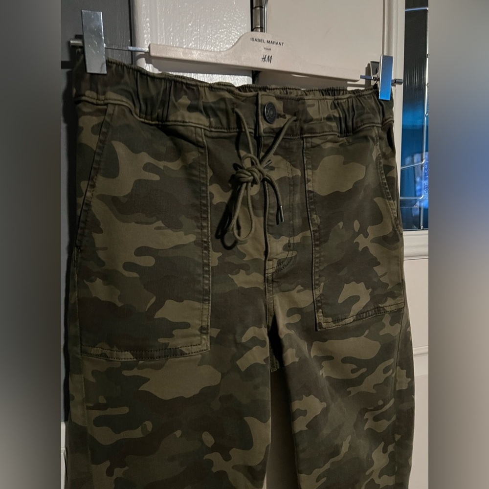 American Eagle Outfitters Camo Joggers- Like New - Picture 4 of 9